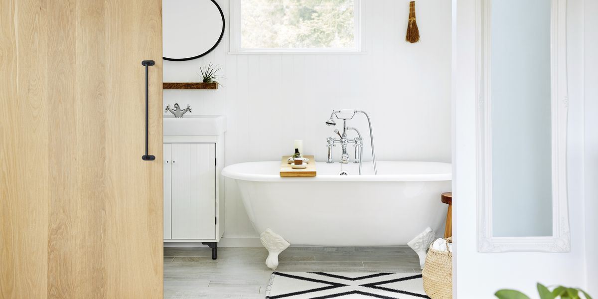Bathroom deep cleaning